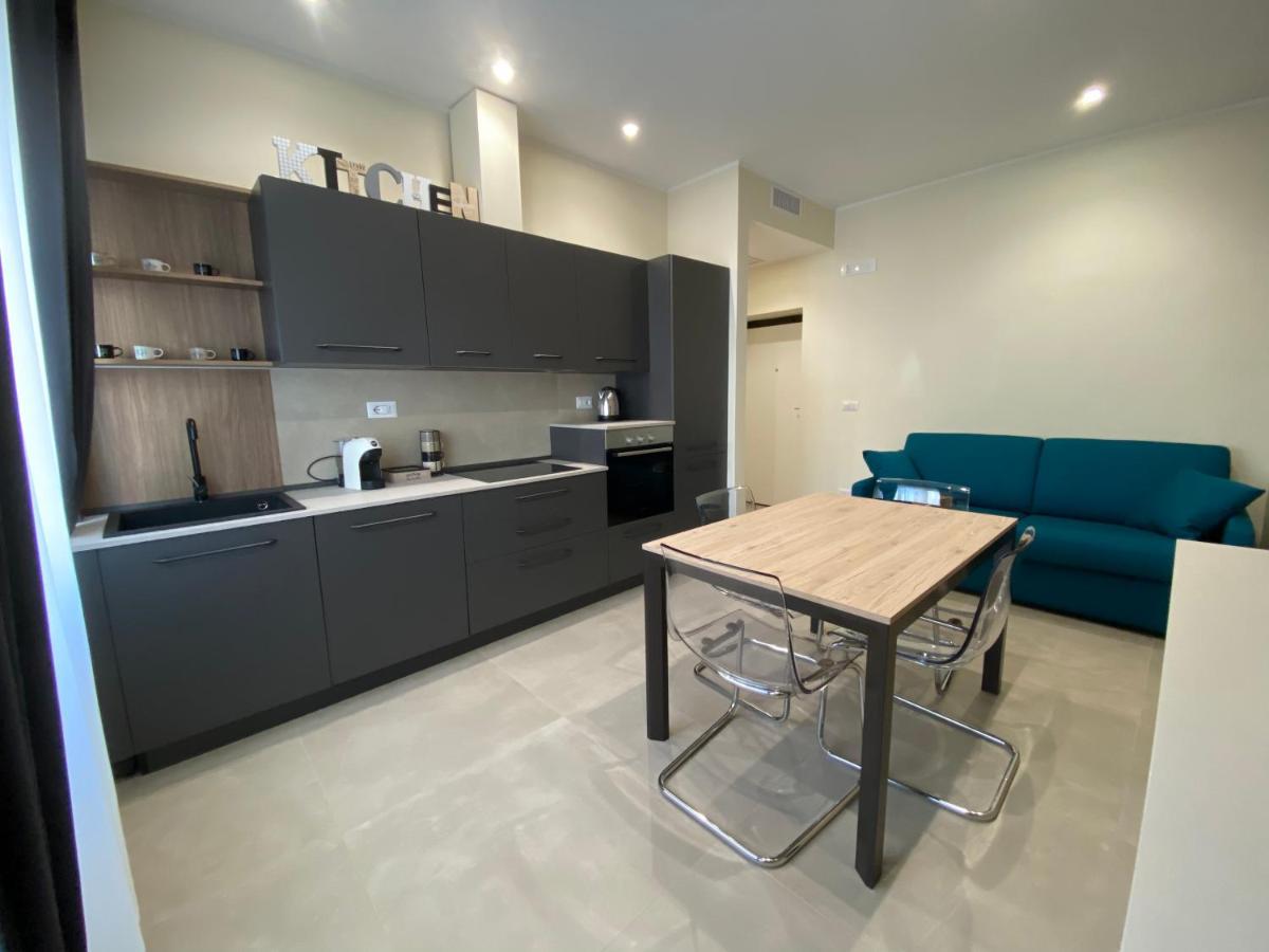 Levante Apartment And Room Bari Exterior foto