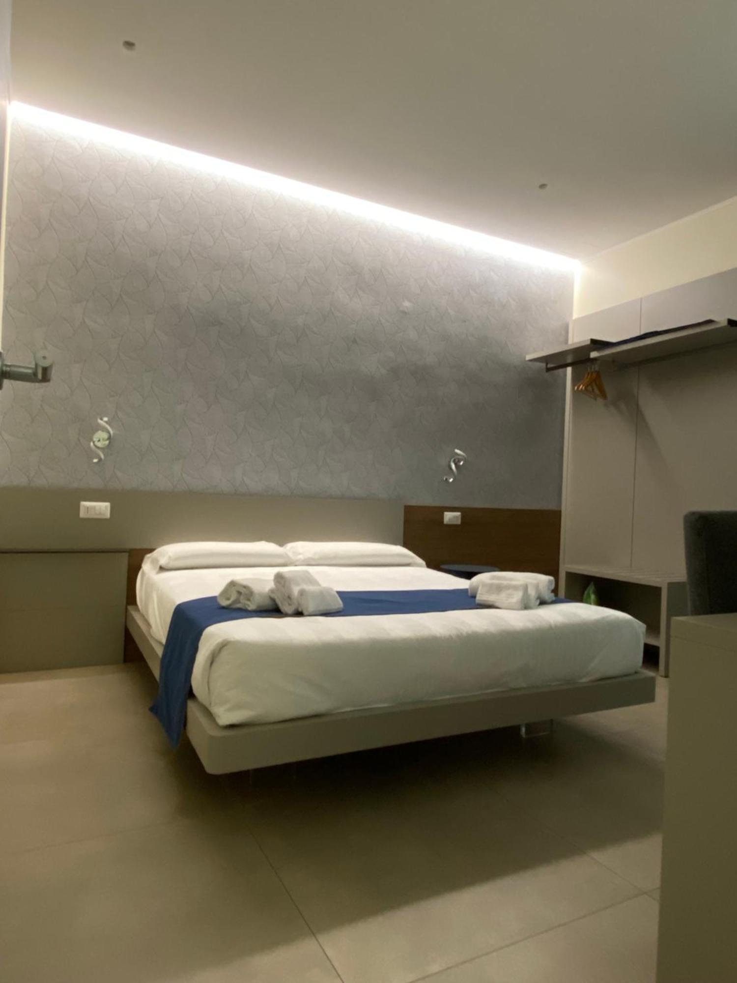 Levante Apartment And Room Bari Exterior foto